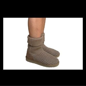 🔥UGG 🔥 Tan Sweater Cardy boots sz 8 great cond price firm!